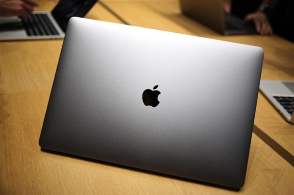 蘋果MacBook Pro i9頂配版：散熱問題被限速